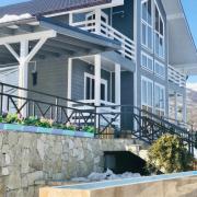 Լյուքս՝ սարերի տեսարանով